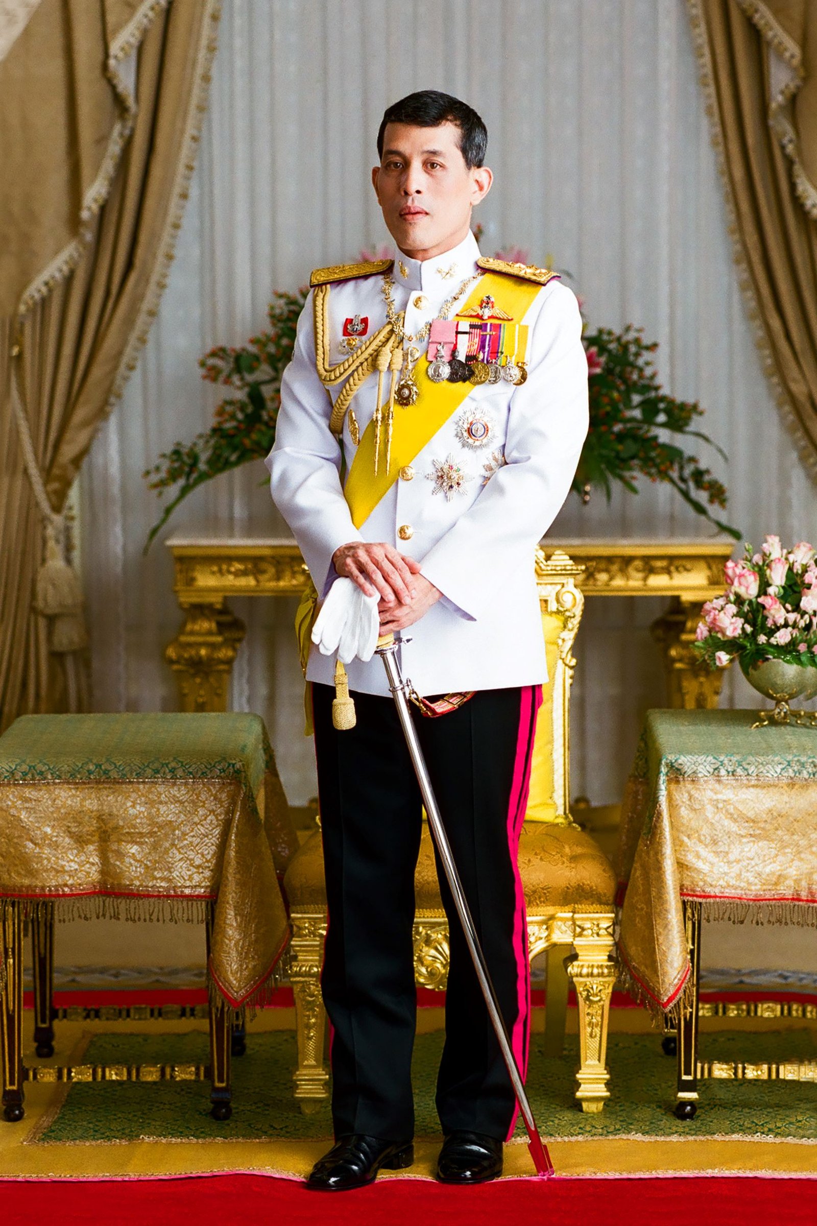 พระบรมฉายาลักษณ์พระบาทสมเด็จพระเจ้าอยู่หัว รัชกาลที่ 10